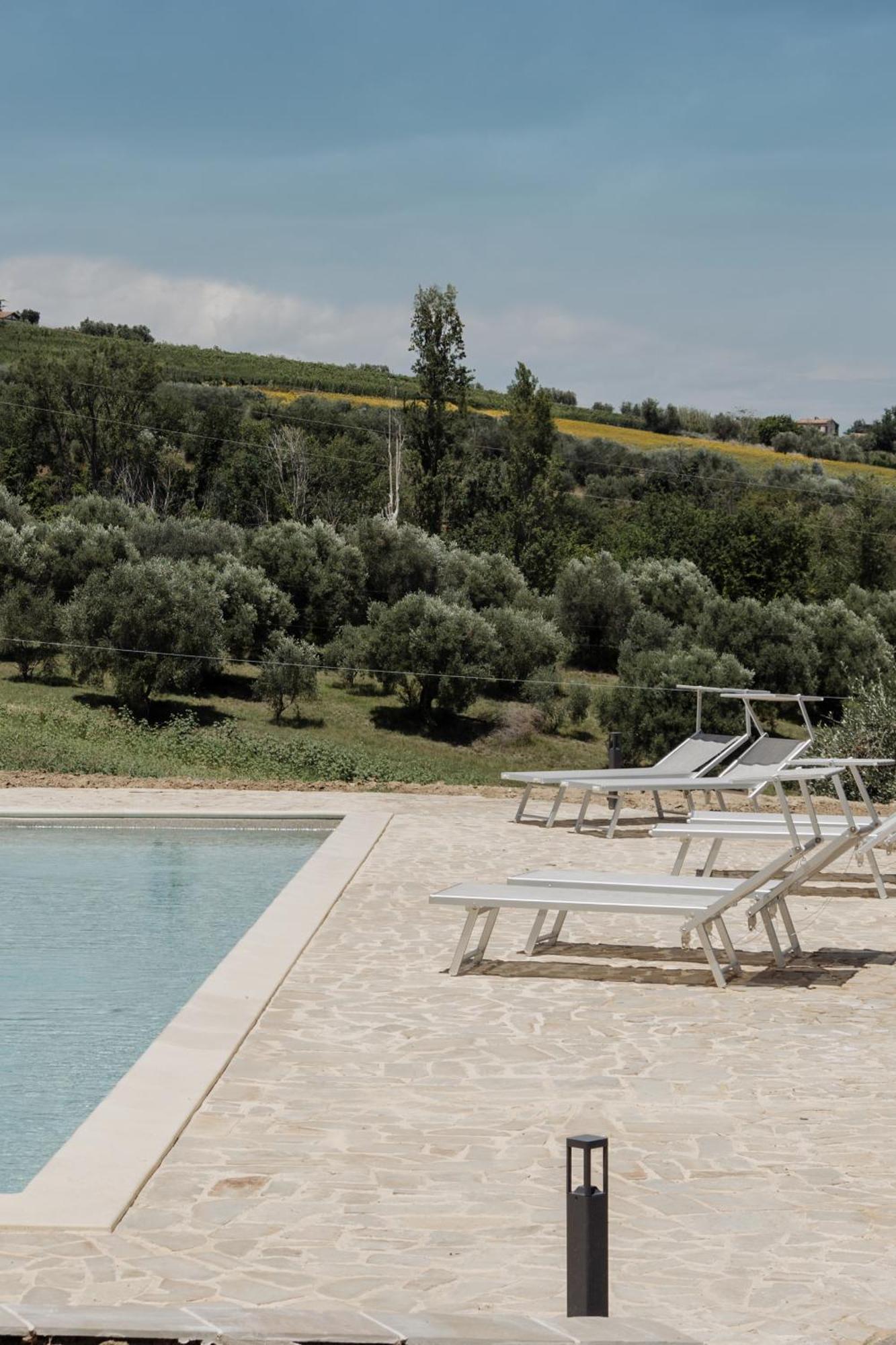 Agriturismo Qui Voglio Monte Roberto Exterior photo